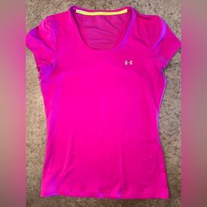 Under Armour workout tee Size M GUC
